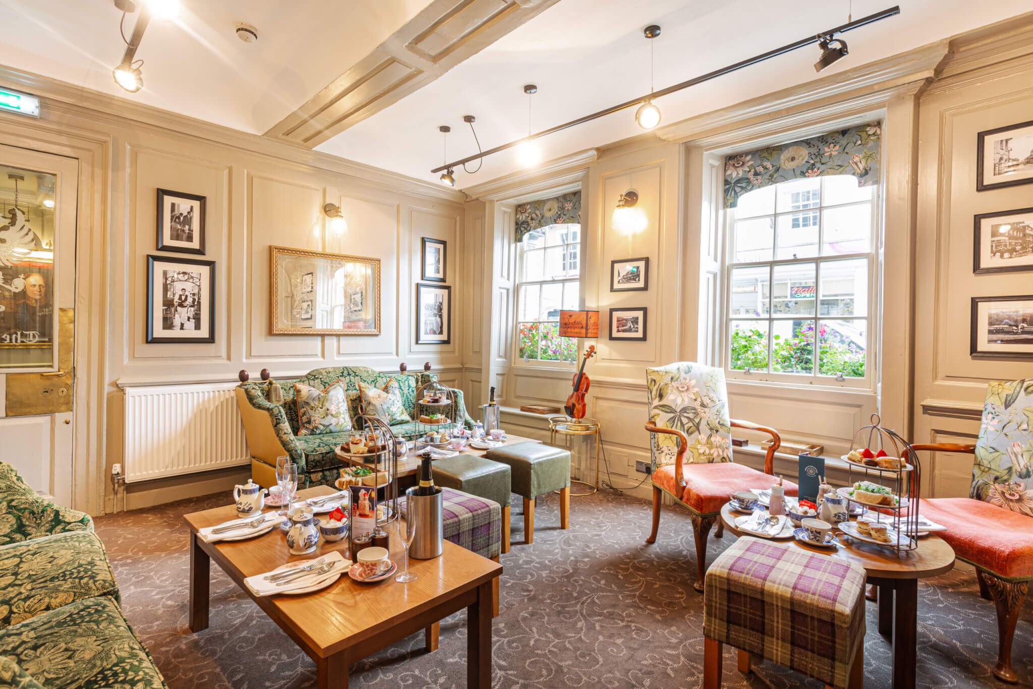 The Kings Arms Royal Hotel Godalming Meet Gather and Celebrate scaled