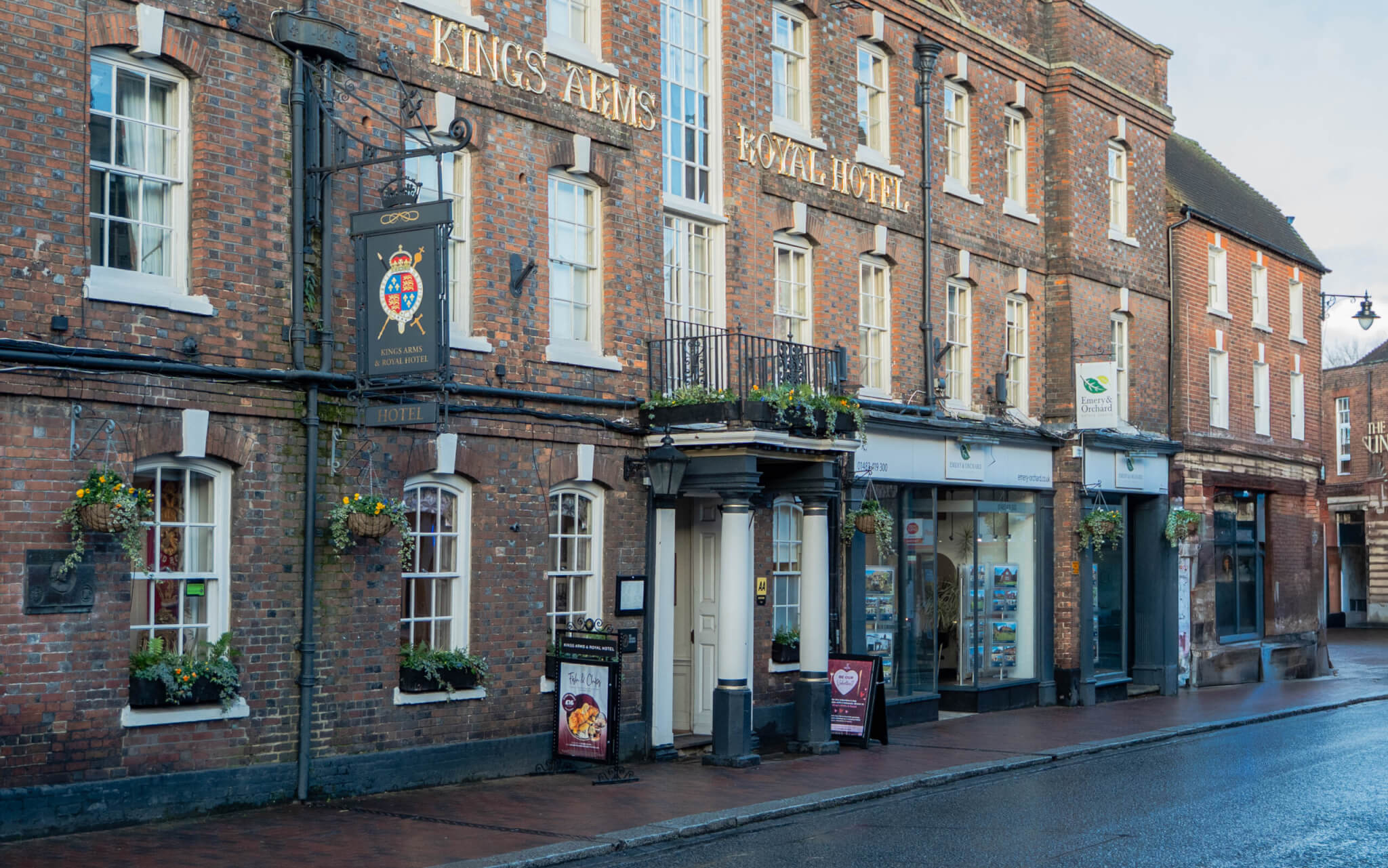 locals favourite pub godalming kings arms royal 2 scaled