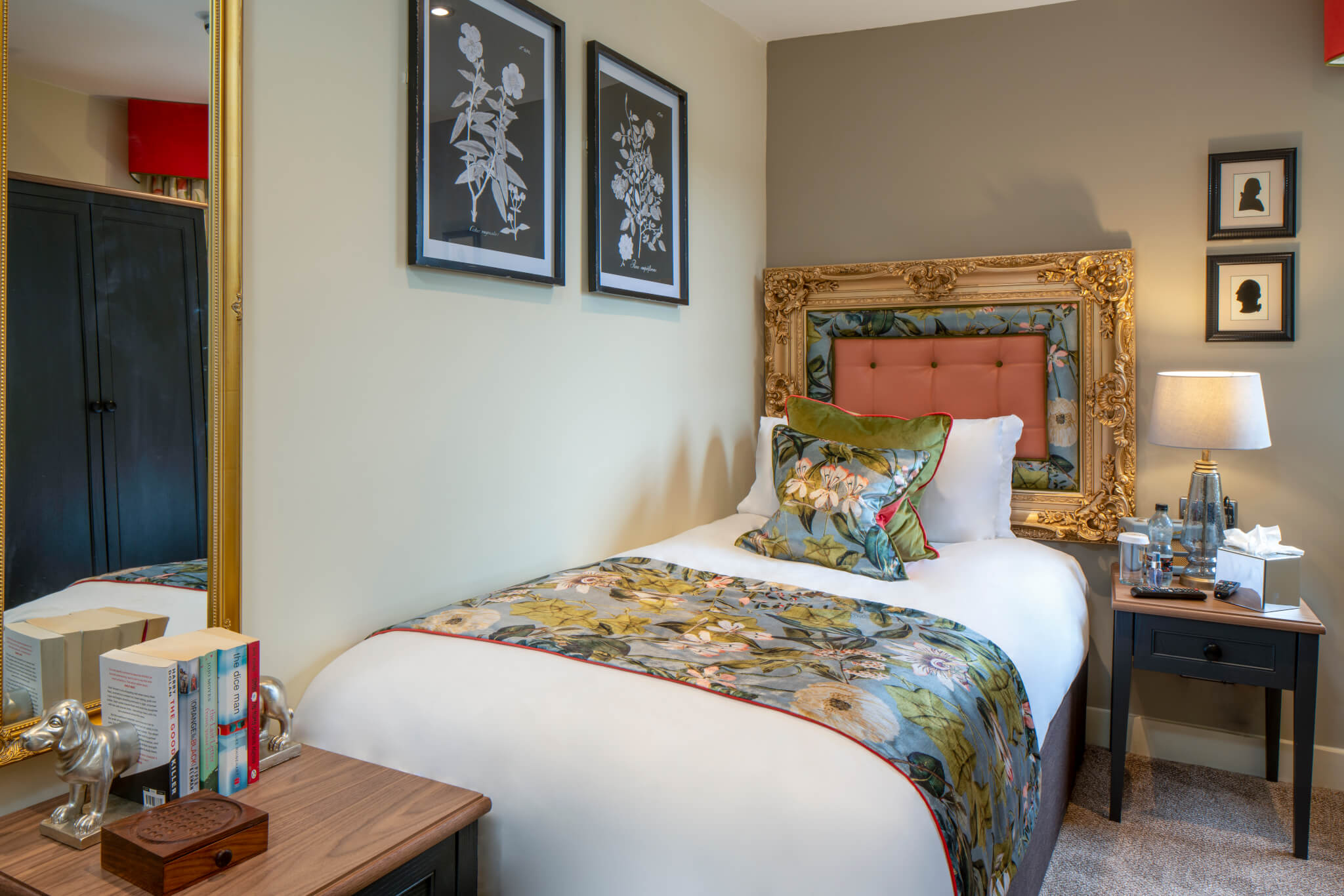 Kings Arms Royal Hotel Classic Single Room Bed