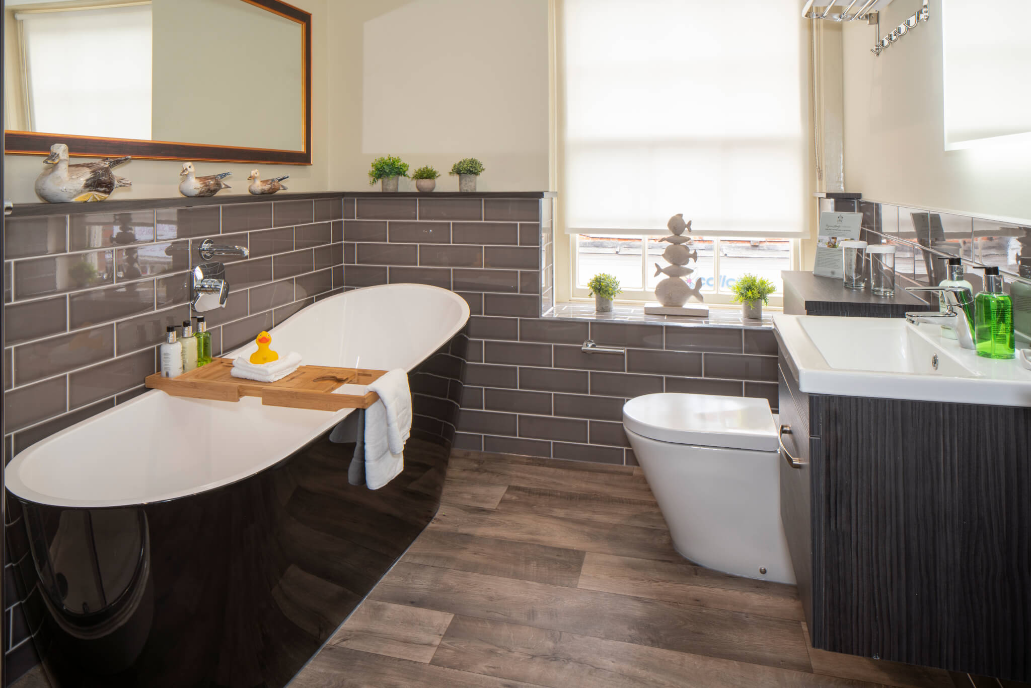 Kings Arms Royal Hotel Deluxe Double Room Bathrooms