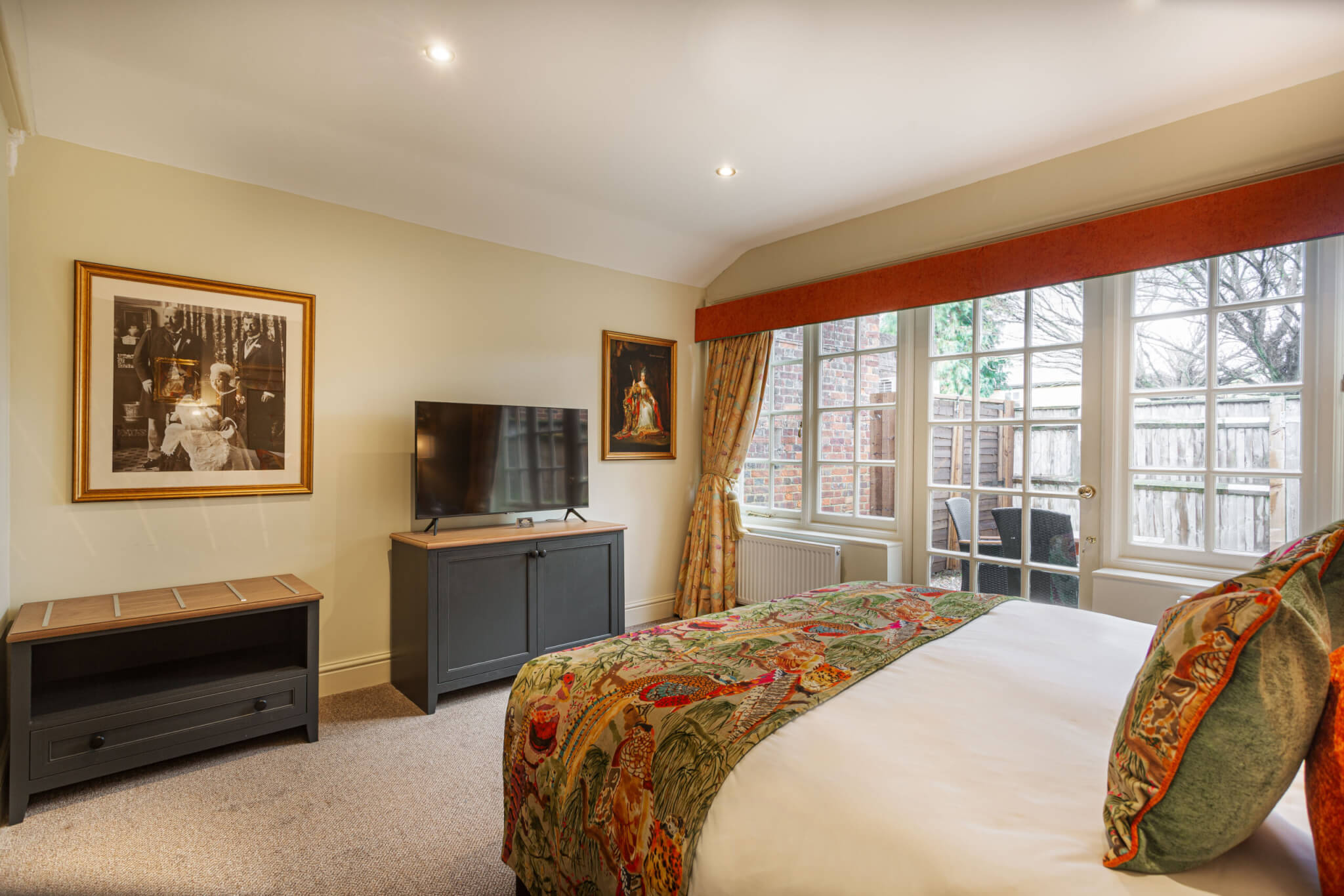 Kings Arms Royal Hotel Deluxe Double Room Views scaled